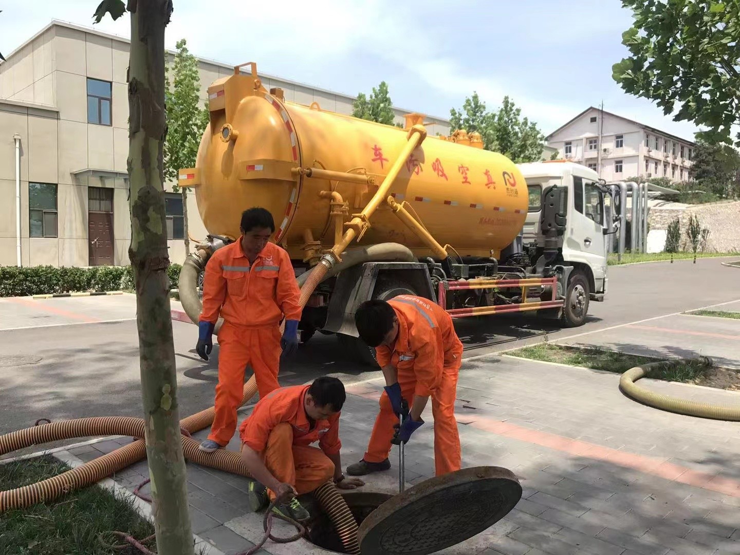 安图化粪池清理与5-8吨吸粪车施工效率分析